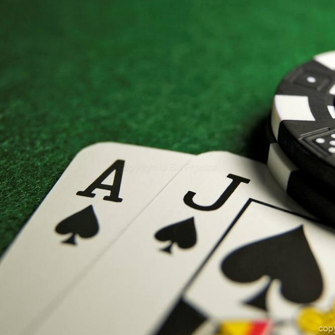 撲克牌妞妞：挑戰運氣和智慧的刺激遊戲體驗